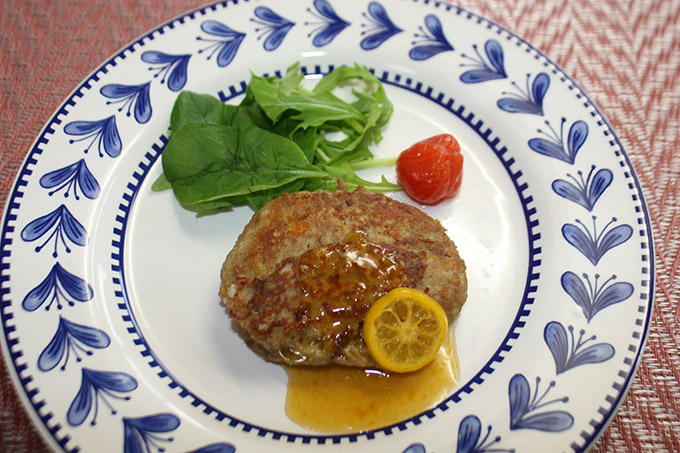 れんこんとかぼちゃのハンバーグ 金柑ソース添え